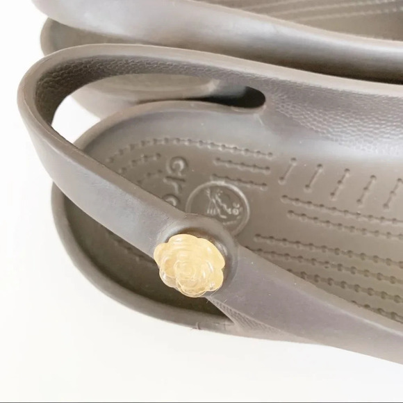 Crocs Ballet Flat Floral Button Taupe Color Rubber Shoes Size 9 - Picture 2 of 6